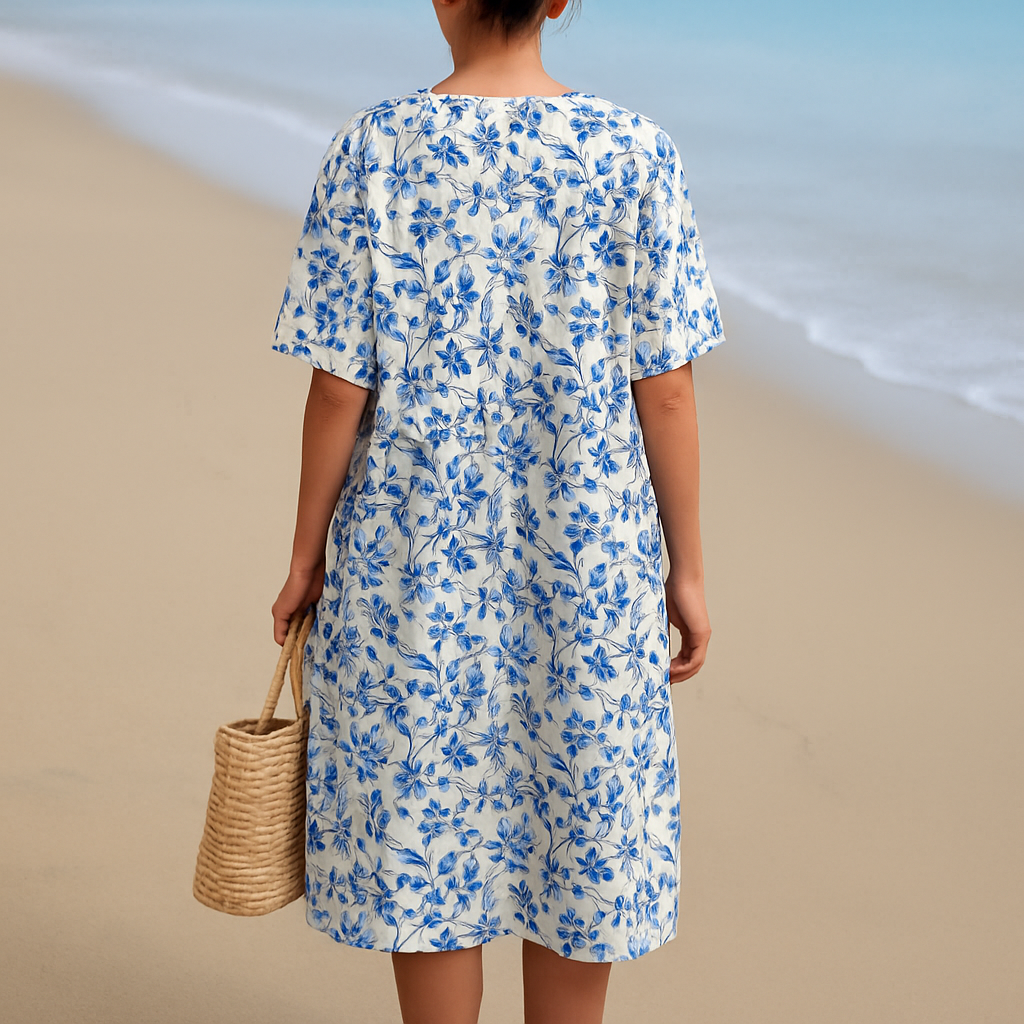 Femke™ | Ivoorkleurige jurk met bloemen in porseleinblauw